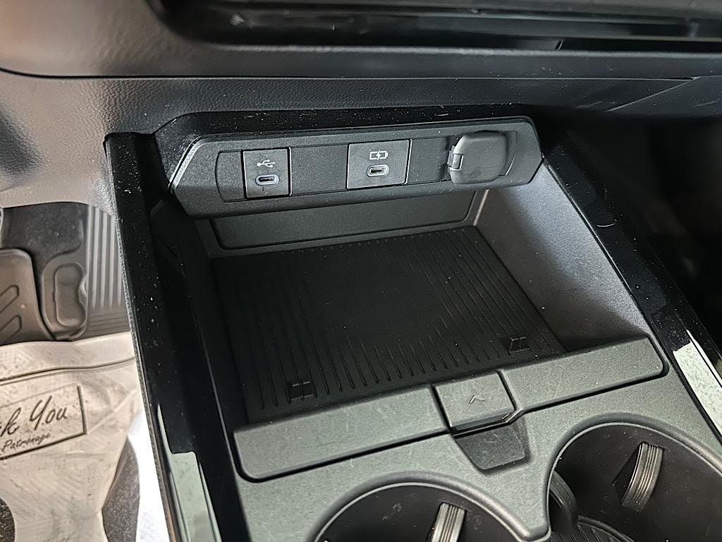 Certified 2025 Toyota Prius LE FWD image 26
