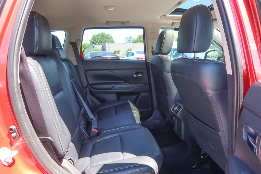 Used 2019 Mitsubishi Outlander SEL AWD/4WD image 16