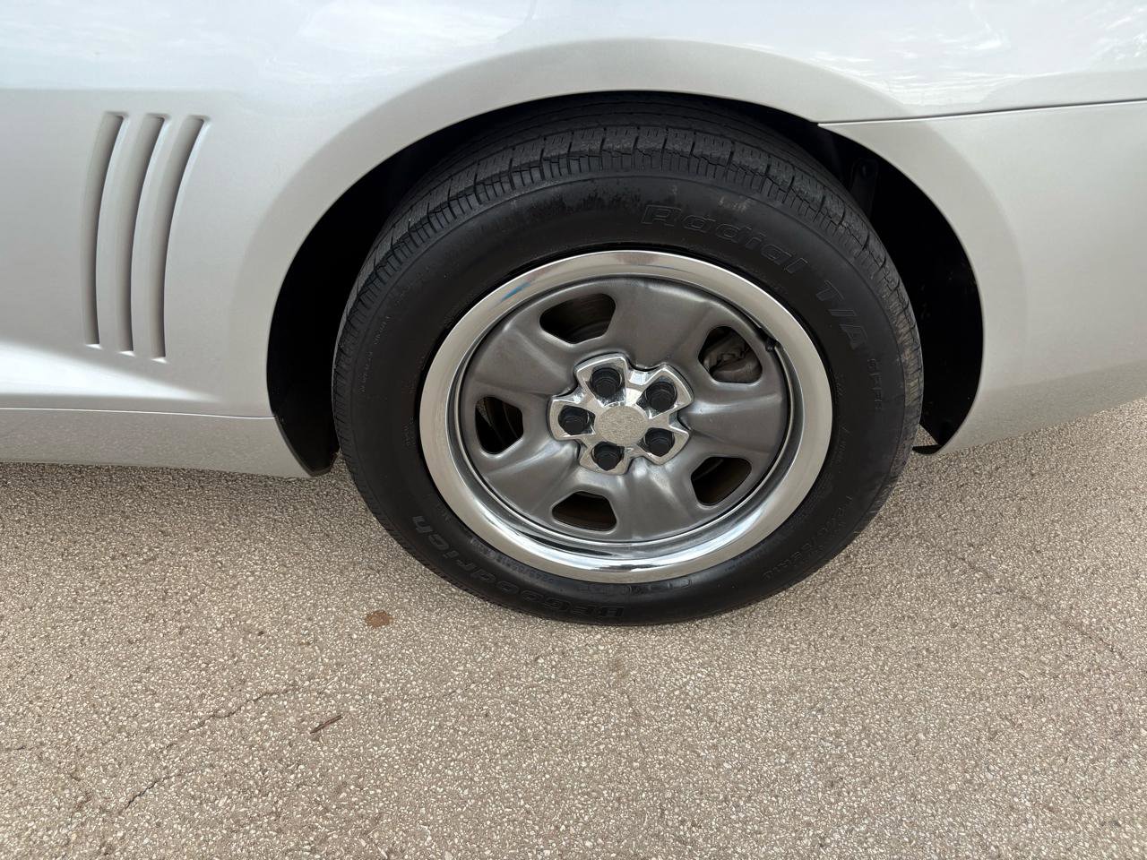 Used 2010 Chevrolet Camaro LS RWD image 7