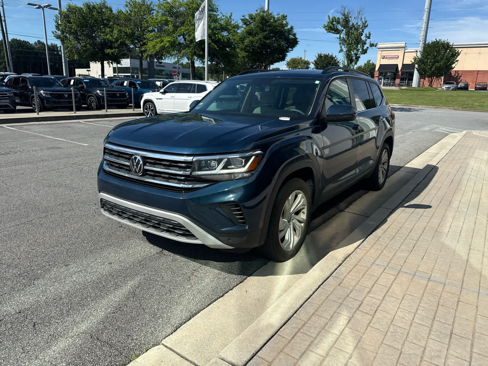 Certified 2023 Volkswagen Atlas SE w/ Panoramic Sunroof Package FWD image 4