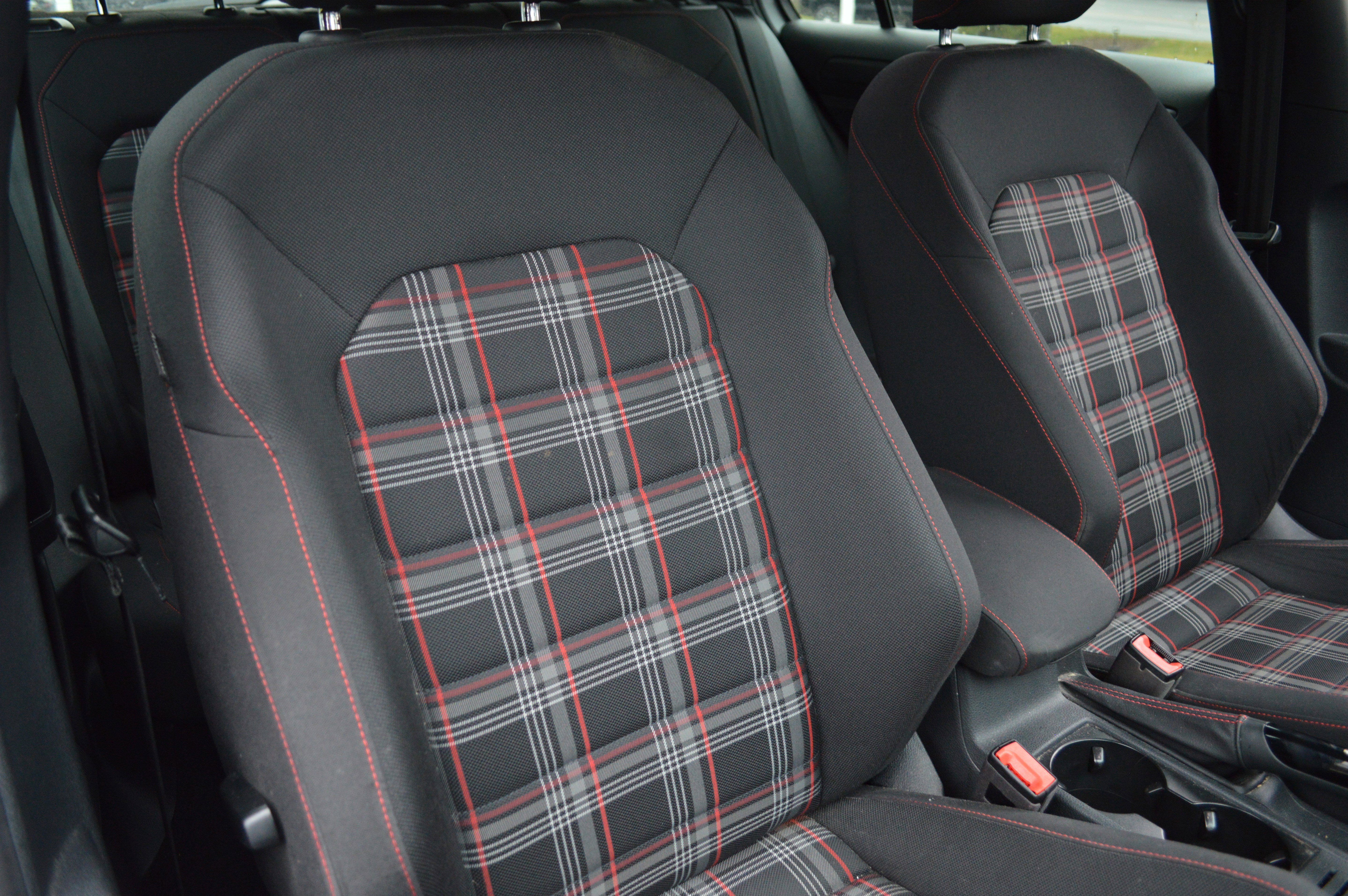 Used 2018 Volkswagen GTI SE image 39