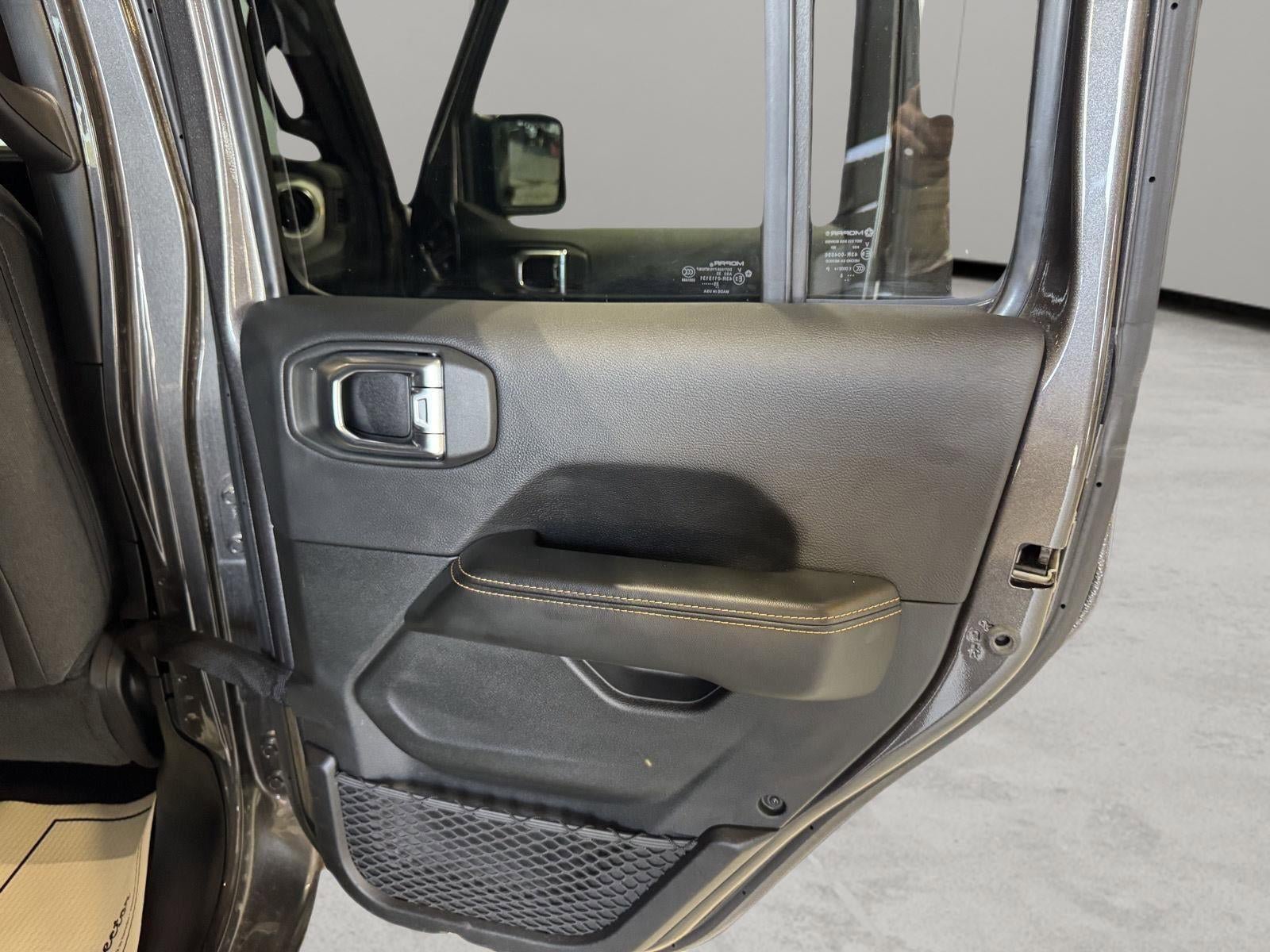 Used 2025 Jeep Wrangler Unlimited Sahara w/ Safety Group AWD/4WD image 16