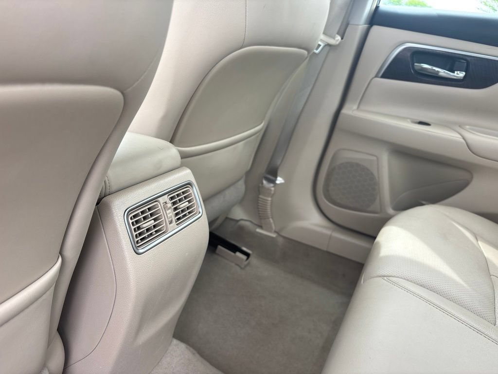 Used 2013 Nissan Altima 2.5 SL w/ 2.5 Moonroof Pkg FWD image 37