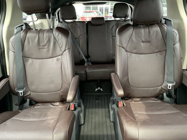 Certified 2023 Toyota Sienna Platinum image 32