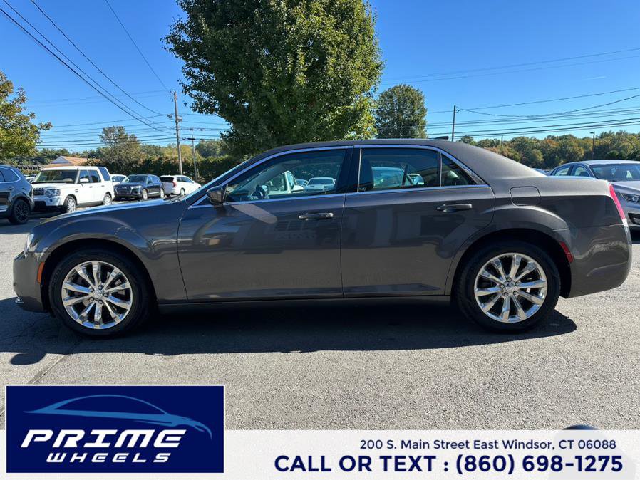 Used 2017 Chrysler 300 Limited w/ Value Package image 4