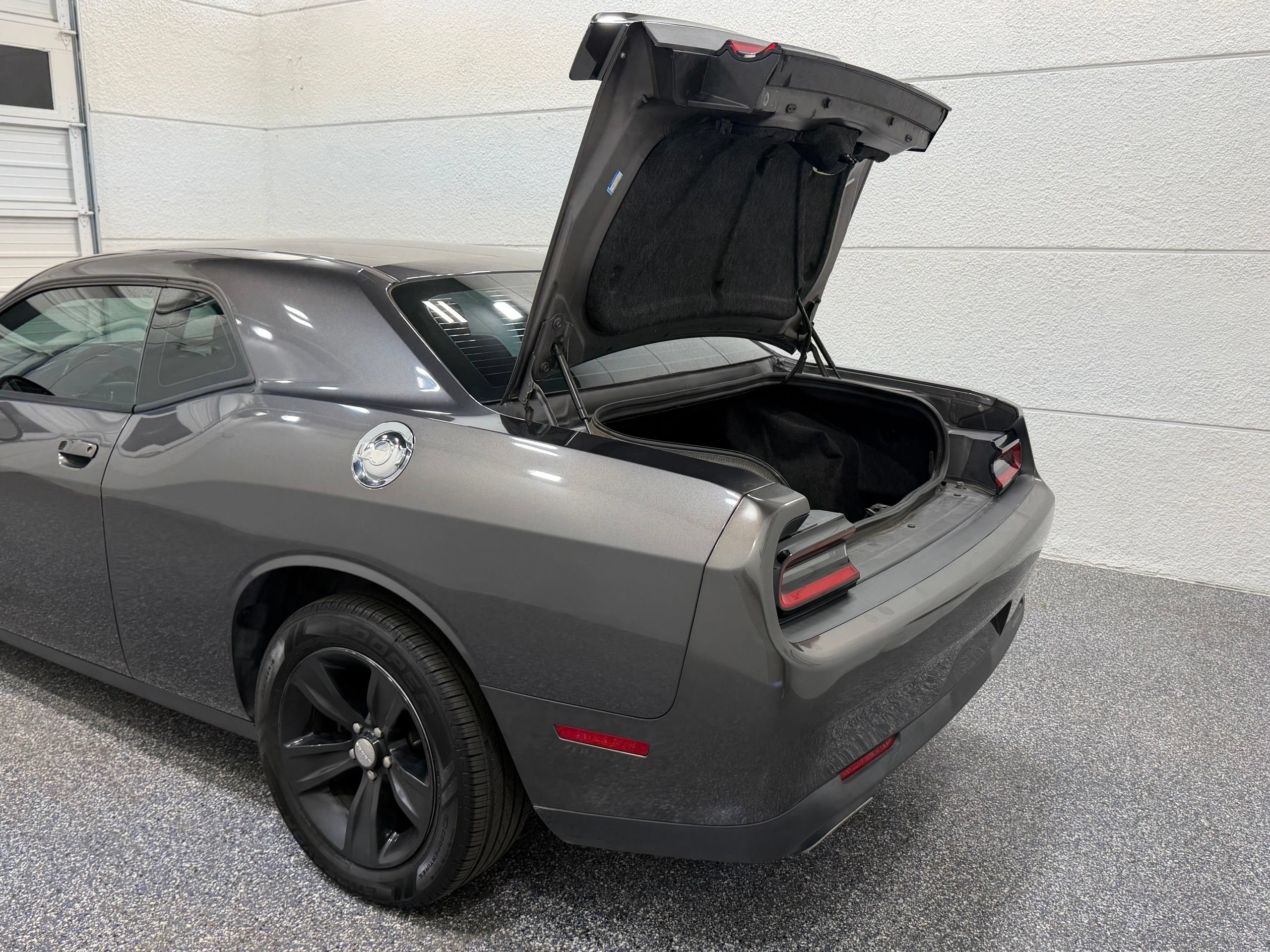 Used 2016 Dodge Challenger SXT RWD image 22