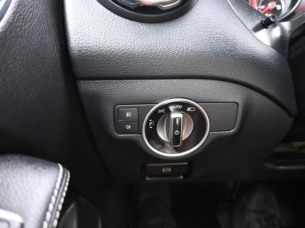 Used 2018 Mercedes-Benz GLA 250 4MATIC image 27