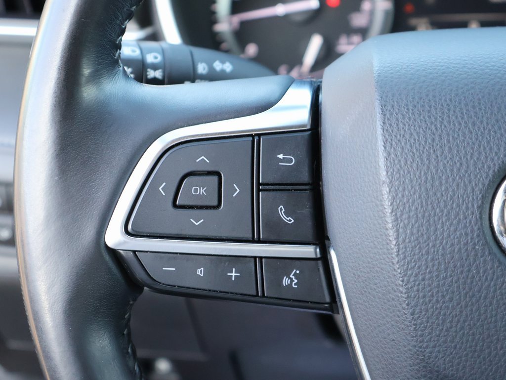 Used 2020 Toyota Highlander XLE image 30