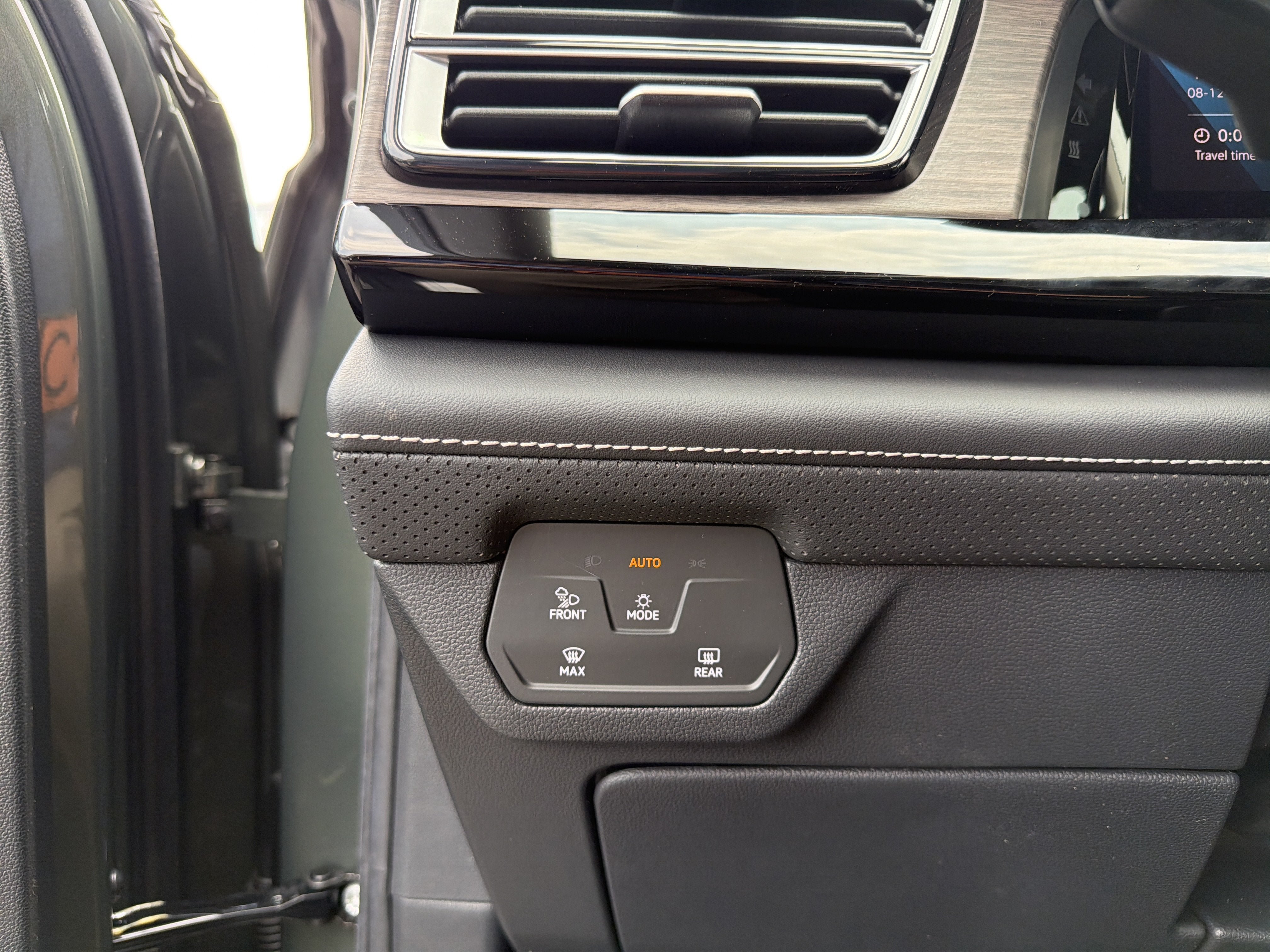New 2026 Volkswagen Atlas SEL AWD/4WD image 15
