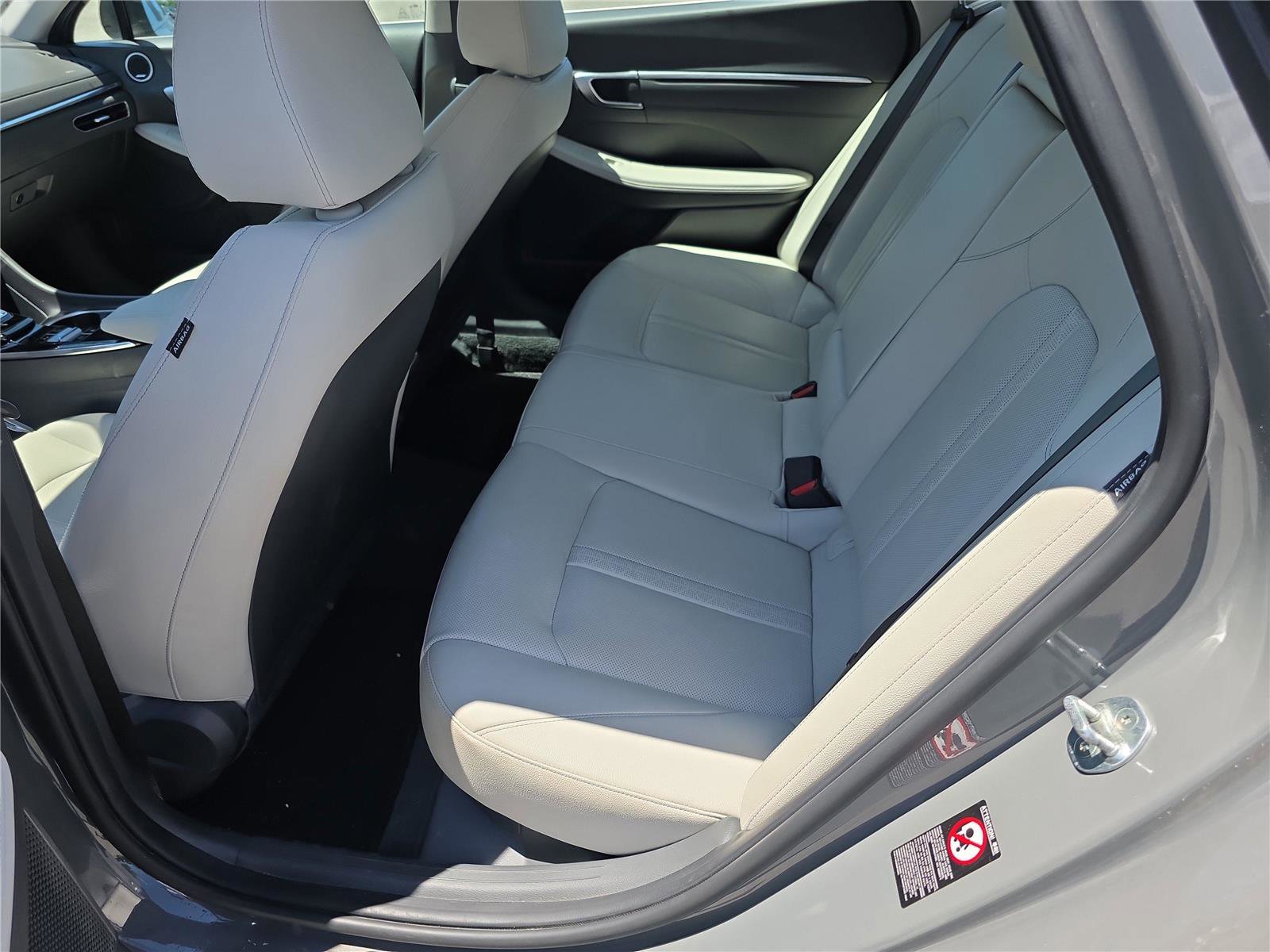 Certified 2022 Hyundai Sonata Limited w/ Preferred Accessory Package FWD image 6