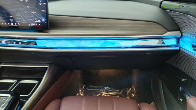 Used 2023 BMW 760i xDrive AWD/4WD image 36