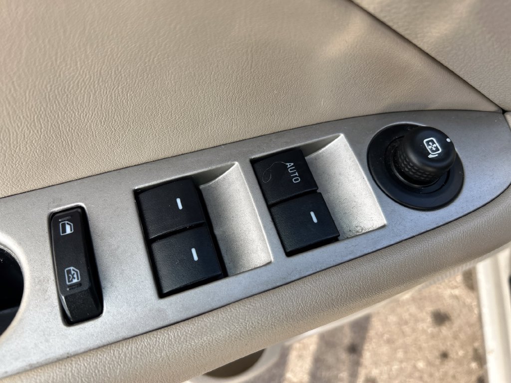 Used 2010 Ford Fusion SEL FWD image 17