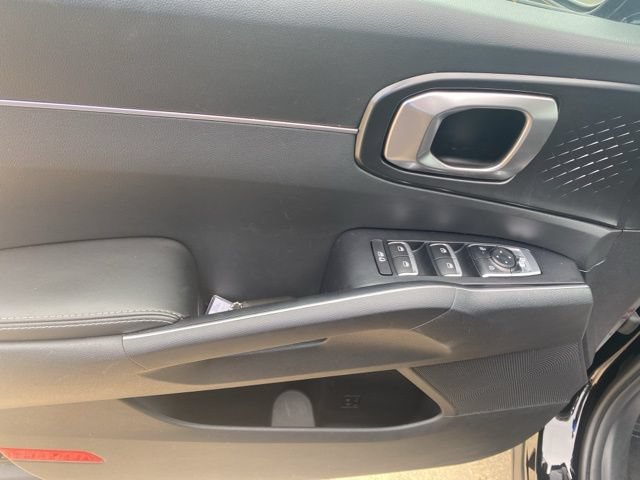 Used 2024 Kia Sorento S AWD/4WD image 17