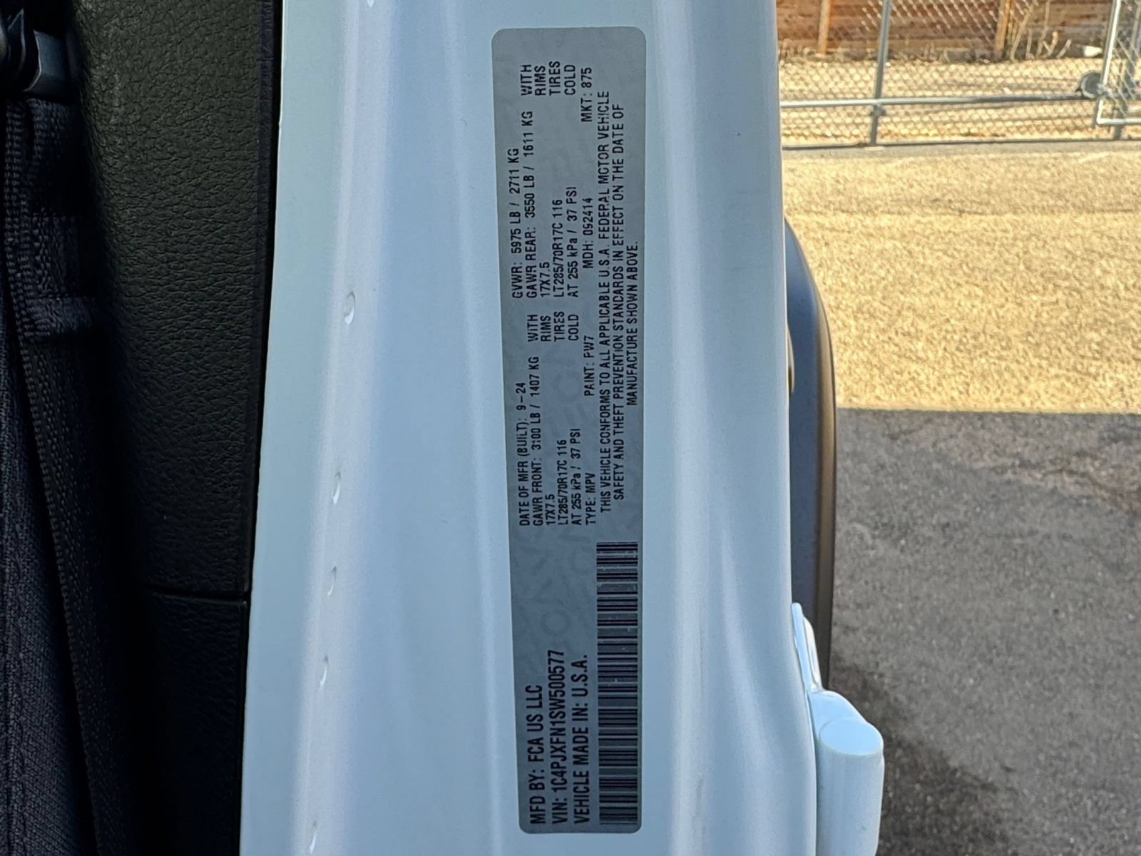 Used 2025 Jeep Wrangler Unlimited Rubicon AWD/4WD image 27
