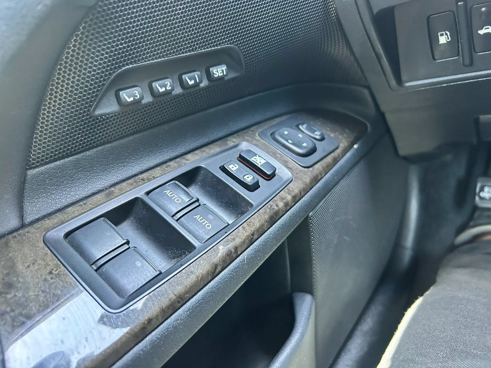 Used 2010 Lexus IS 350C RWD image 18