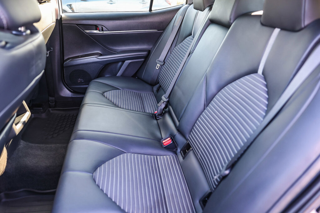 Certified 2022 Toyota Camry SE image 9