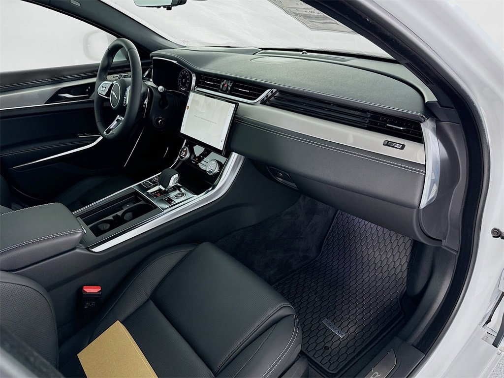 New 2024 Jaguar XF R-Dynamic SE image 31