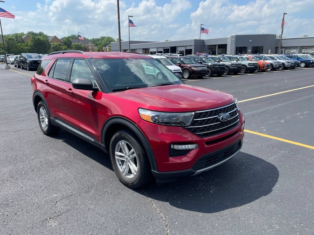 Used 2021 Ford Explorer XLT w/ Equipment Group 202A AWD/4WD image 3