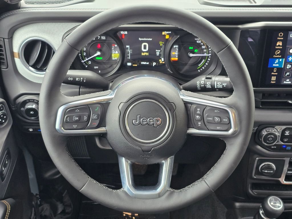 Used 2025 Jeep Wrangler Unlimited Sahara AWD/4WD image 7