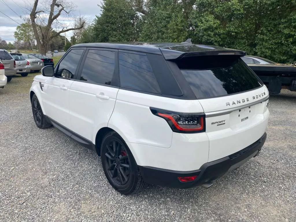Used 2016 Land Rover Range Rover Sport SE image 4