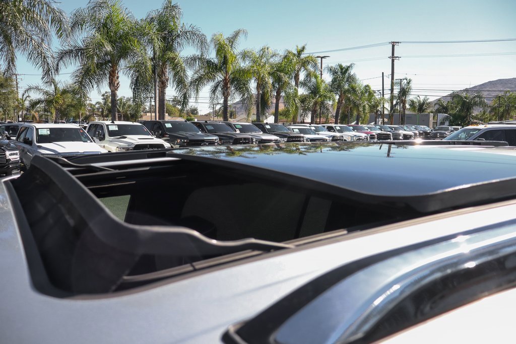 Used 2022 Jeep Grand Wagoneer Series II w/ Convenience Group III image 28