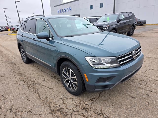 Used 2020 Volkswagen Tiguan SE w/ Panoramic Sunroof Package image 5