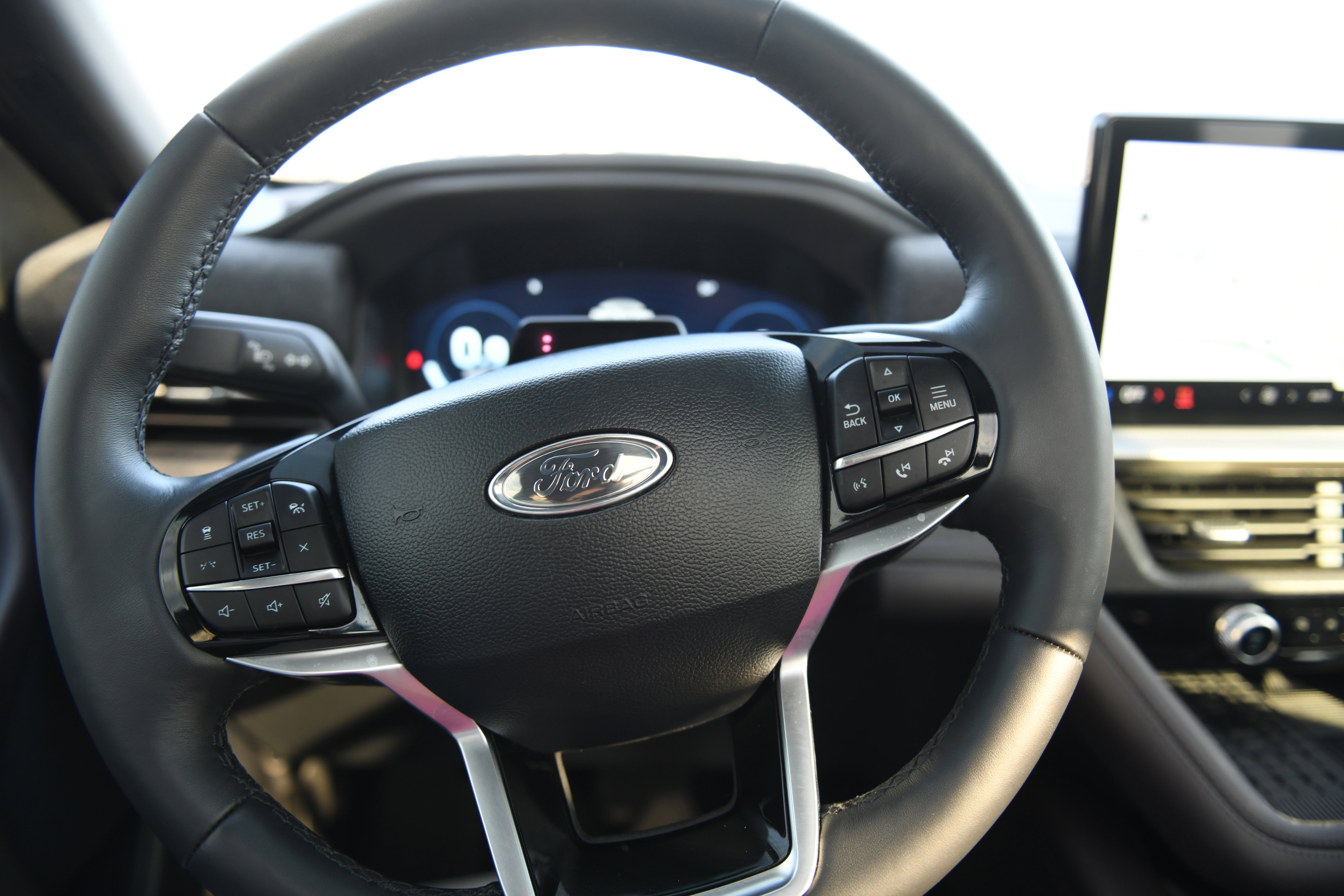 Used 2025 Ford Explorer Platinum image 30