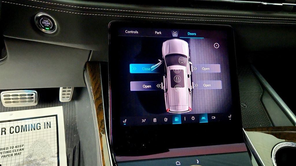Used 2025 Cadillac Escalade Sport Platinum w/ LPO, ONYX Package AWD/4WD image 17