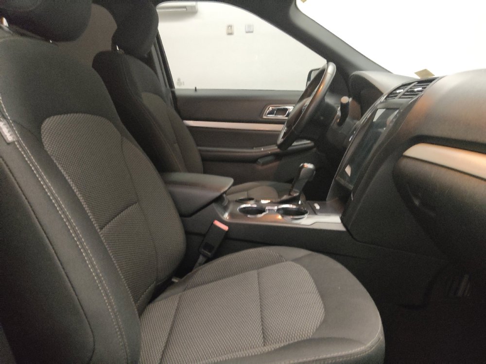 Used 2019 Ford Explorer XLT FWD image 21