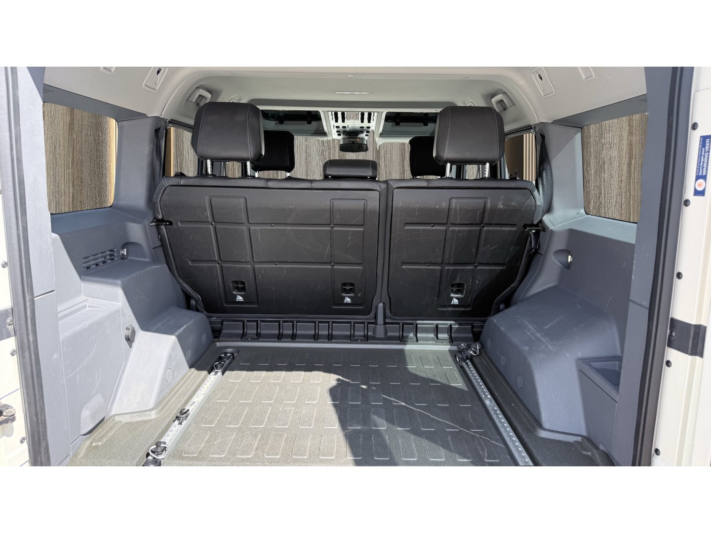 Used 2024 INEOS Grenadier Station Wagon AWD/4WD image 4