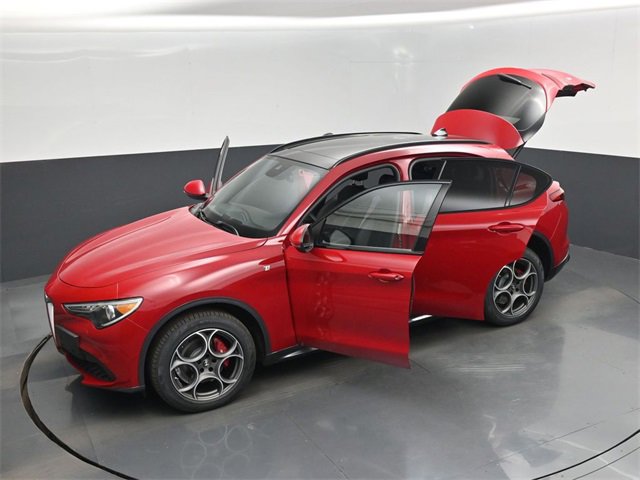 Used 2022 Alfa Romeo Stelvio Ti image 76