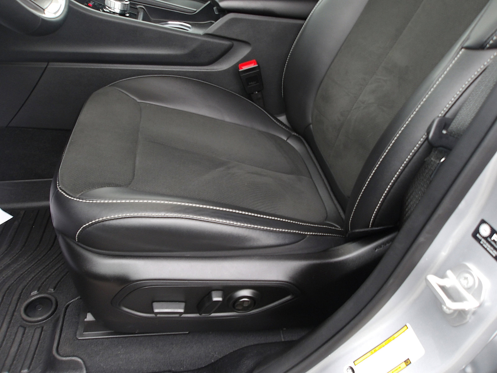 Used 2025 Jeep Grand Cherokee Altitude image 14