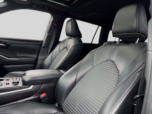 Used 2021 Toyota Highlander XSE AWD/4WD image 13