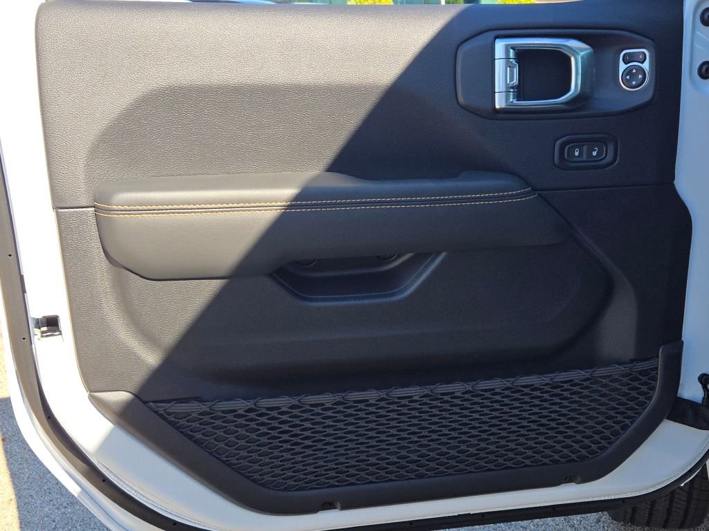 Used 2024 Jeep Wrangler Sahara w/ Safety Group image 21