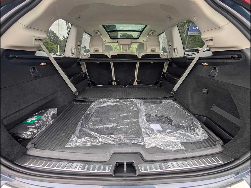Certified 2025 Volvo XC90 T8 Ultra w/ Protection Package Premier AWD/4WD image 9