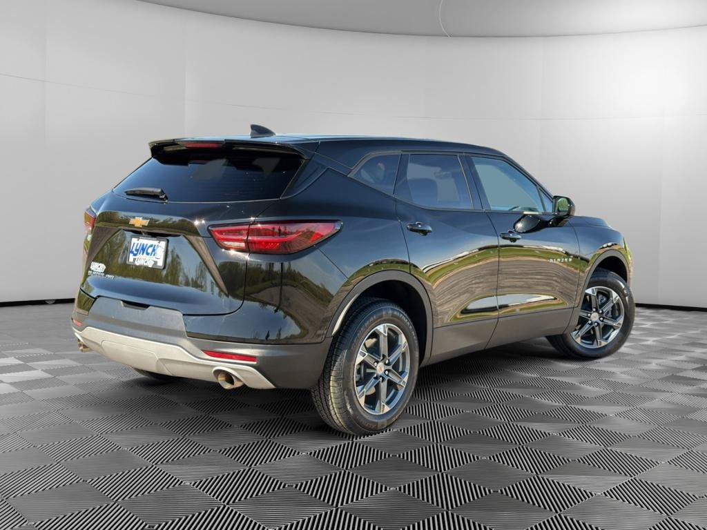 Used 2025 Chevrolet Blazer LT AWD/4WD image 4