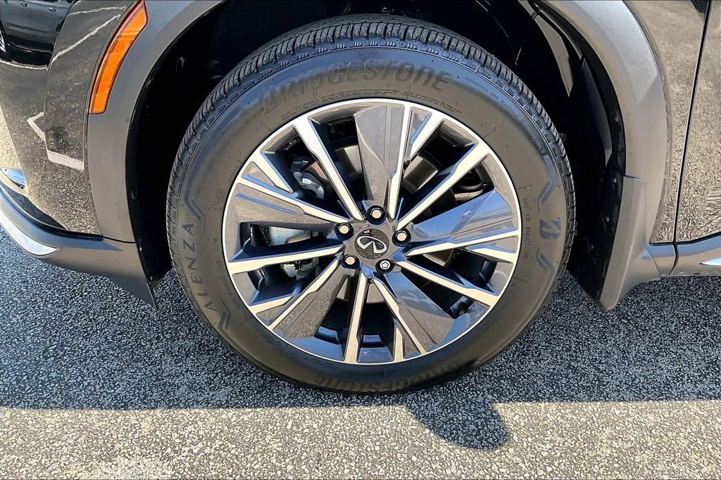 Certified 2026 INFINITI QX60 Luxe w/ Family Package FWD image 13