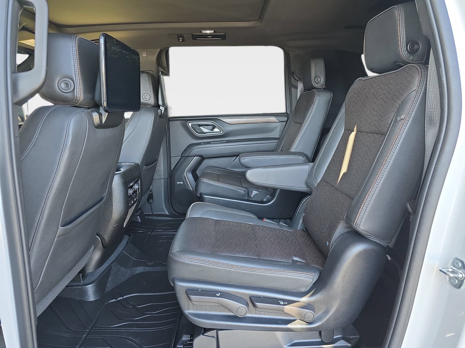 Used 2023 Chevrolet Suburban High Country AWD/4WD image 18