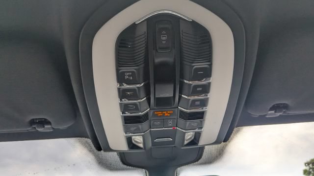 Used 2018 Porsche Cayenne Platinum Edition AWD/4WD image 39