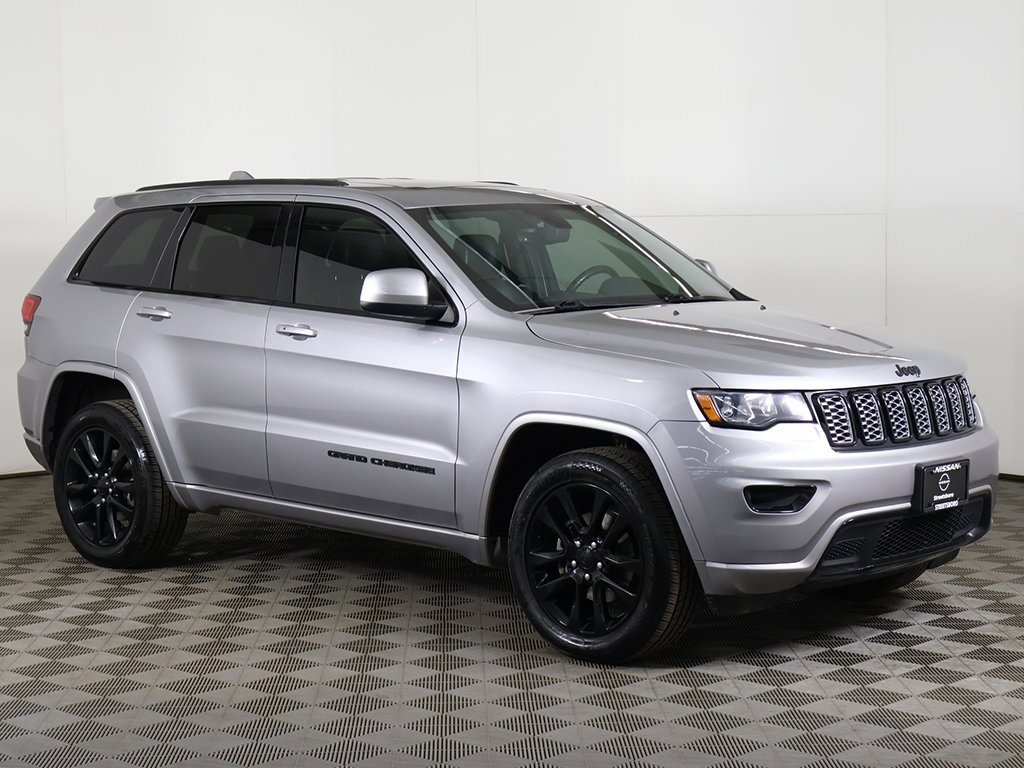 Used 2017 Jeep Grand Cherokee Altitude image 52