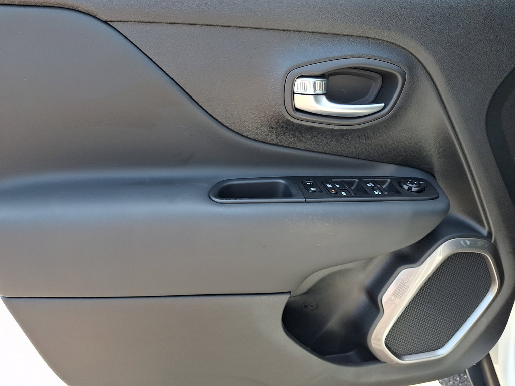 Certified 2022 Jeep Renegade Latitude w/ Convenience Group AWD/4WD image 23