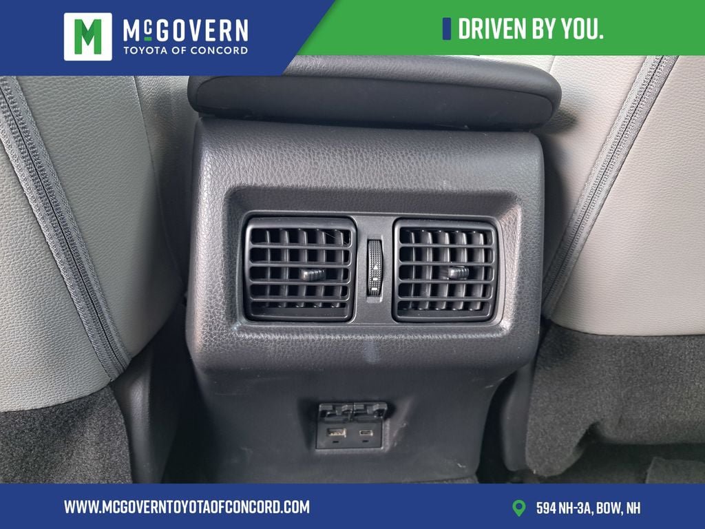 Used 2025 Toyota Camry SE w/ Convenience Package FWD image 19