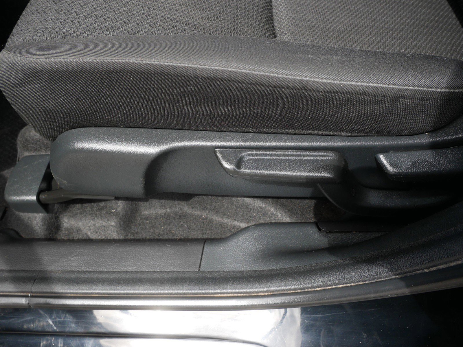 Used 2016 Honda HR-V LX image 15