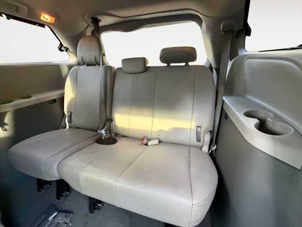 Used 2019 Toyota Sienna XLE FWD image 15