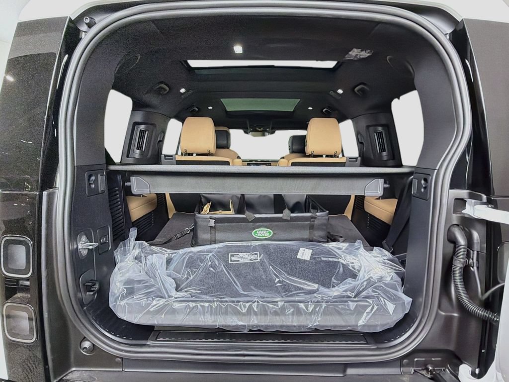 New 2026 Land Rover Defender 130 X-Dynamic SE AWD/4WD image 28