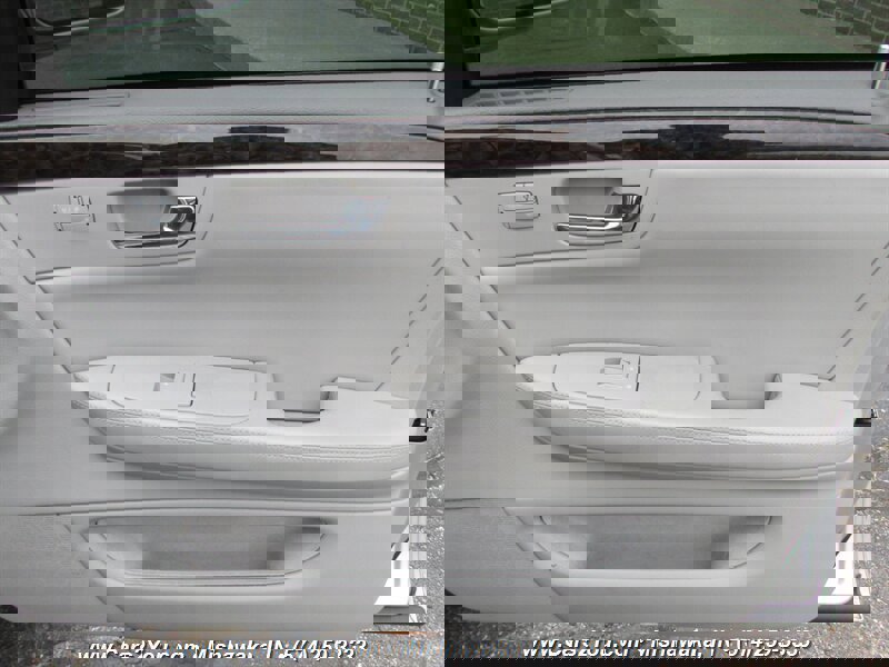 Used 2010 Cadillac DTS Luxury FWD image 25