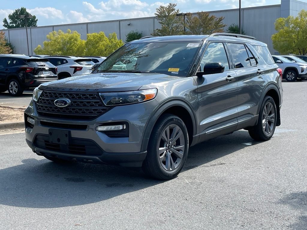 Used 2022 Ford Explorer XLT w/ Equipment Group 202A AWD/4WD image 3