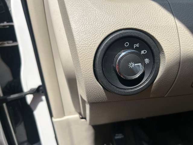 Used 2011 Ford Taurus Limited FWD image 12