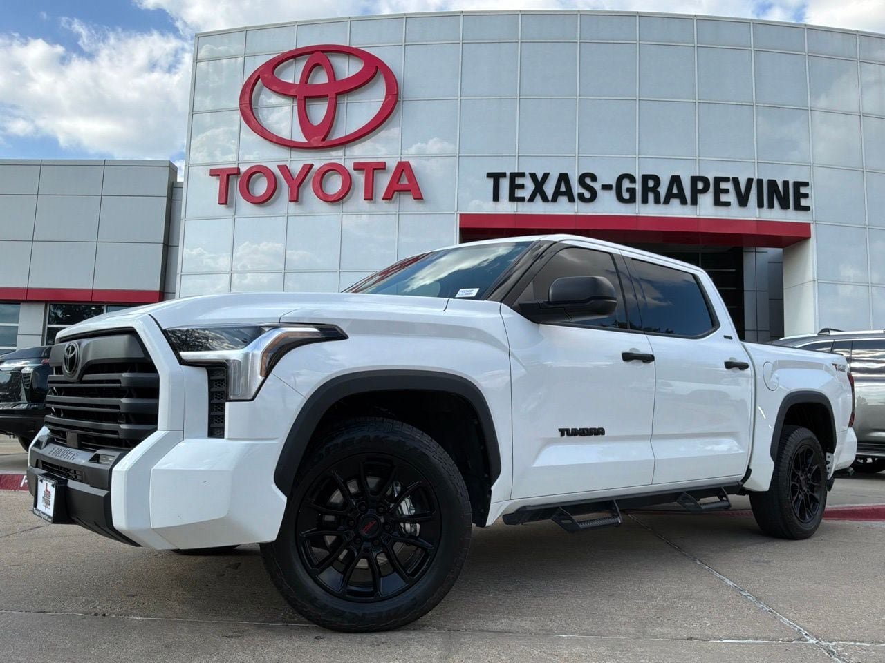 Used 2023 Toyota Tundra SR5 RWD image 2