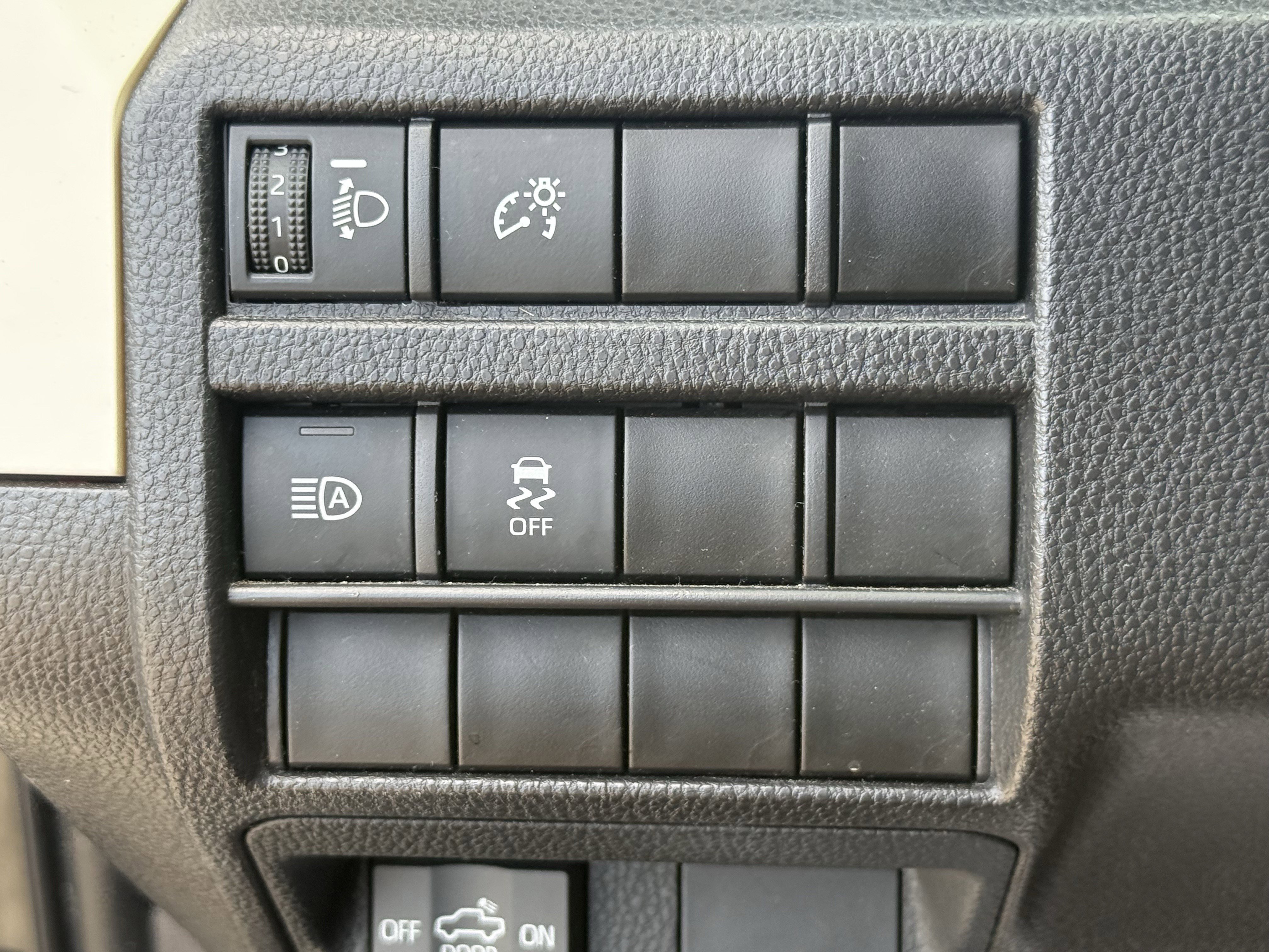 Used 2024 Toyota Tacoma TRD Off-Road AWD/4WD image 27